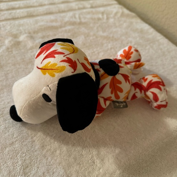 Snoopy dressed for Fall - Picture 4 of 8